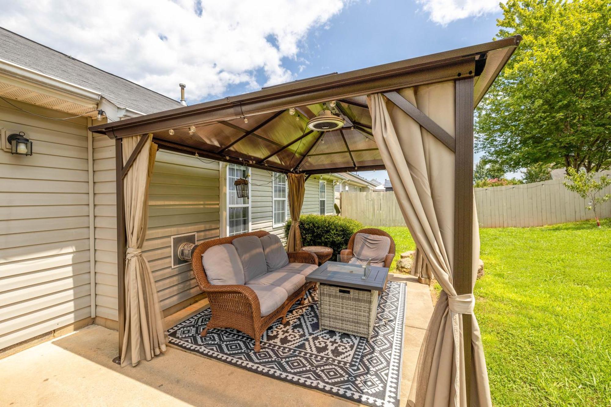 Queen City Family-Friendly Entire House, Charlotte Exterior photo